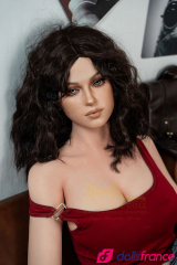 Flora silicone doll brune dans son salon 166cm IronTech