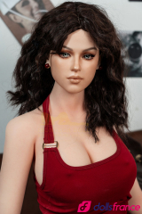 Flora silicone doll brune dans son salon 166cm IronTech