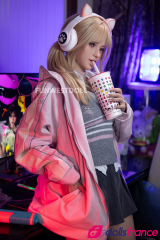 Sexdoll gameuse blonde Alice en stock EU 159cm A-cup FunWestDoll