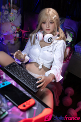 Sexdoll gameuse blonde Alice en stock EU 159cm A-cup FunWestDoll