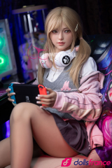 Sexdoll gameuse blonde Alice en stock EU 159cm A-cup FunWestDoll